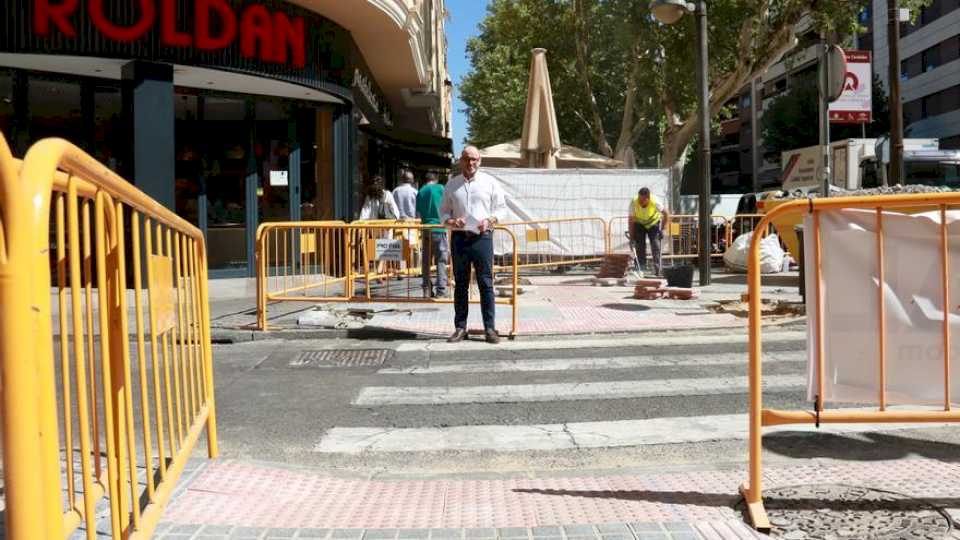 El Ayuntamiento hará accesibles otros 98 pasos de peatones en zonas como Fátima, Fuensanta o Villarrubia