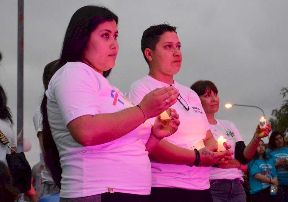 distintos-espacios-se-tineron-de-azul-y-rosa-para-concientizar-sobre-la-muerte-gestacional