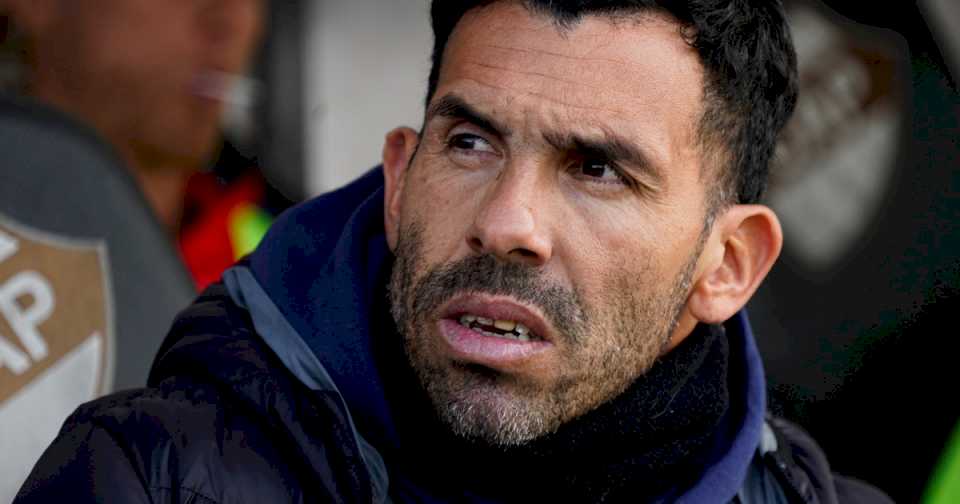 Carlos Tevez volvió recargado: le apuntó a Riquelme y les disparó a los dirigentes de Independiente