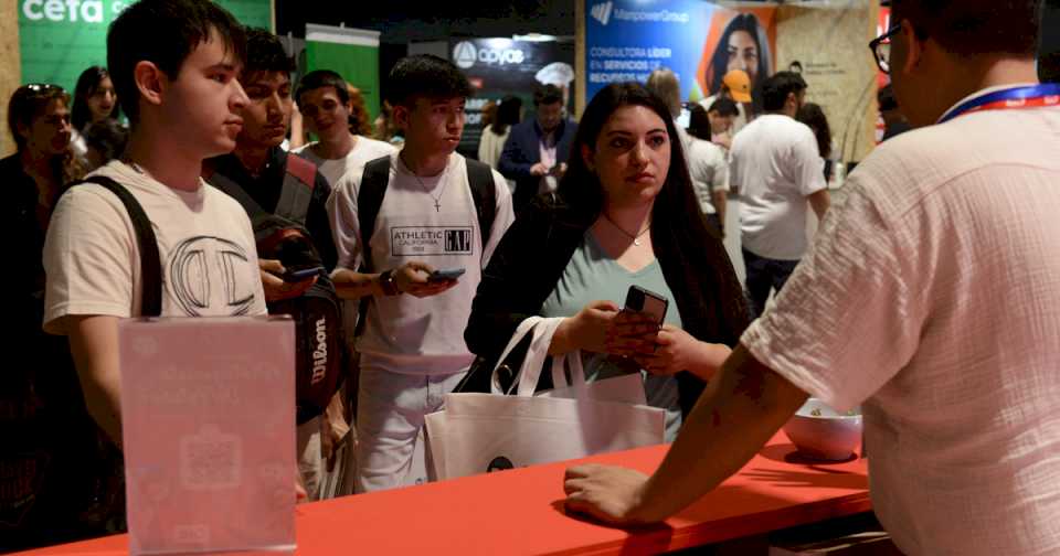 expo-empleo:-que-trabajos-ofrecen-en-la-rural-y-las-historias-de-los-que-buscan-un-futuro-mejor