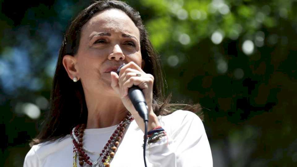 el-gobierno-de-maduro-asegura-que-«maria-corina-machado-huyo»-a-espana-y-ella-lo-desmiente