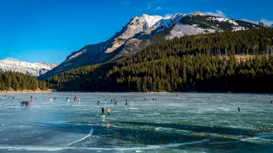 Los lagos helados del mundo se derriten ya un mes antes de lo normal y estas serán las consecuencias