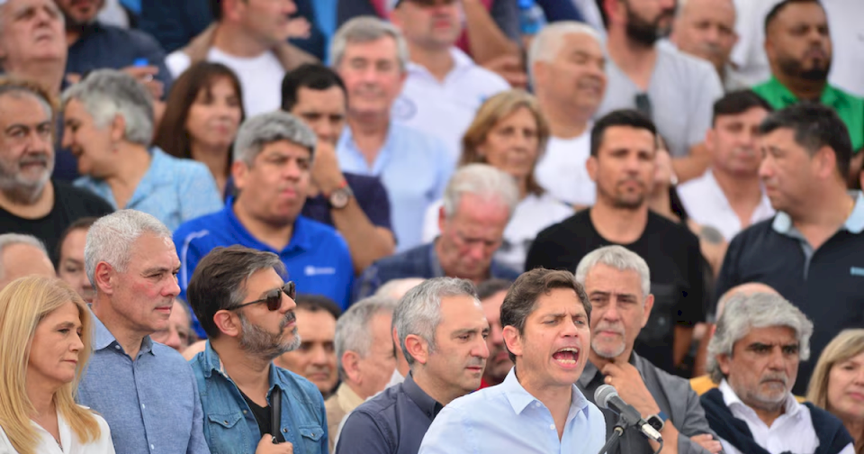 17 de Octubre: Axel Kicillof no quiere internas, elogia a Cristina, y avisa que Milei «no dura para siempre»