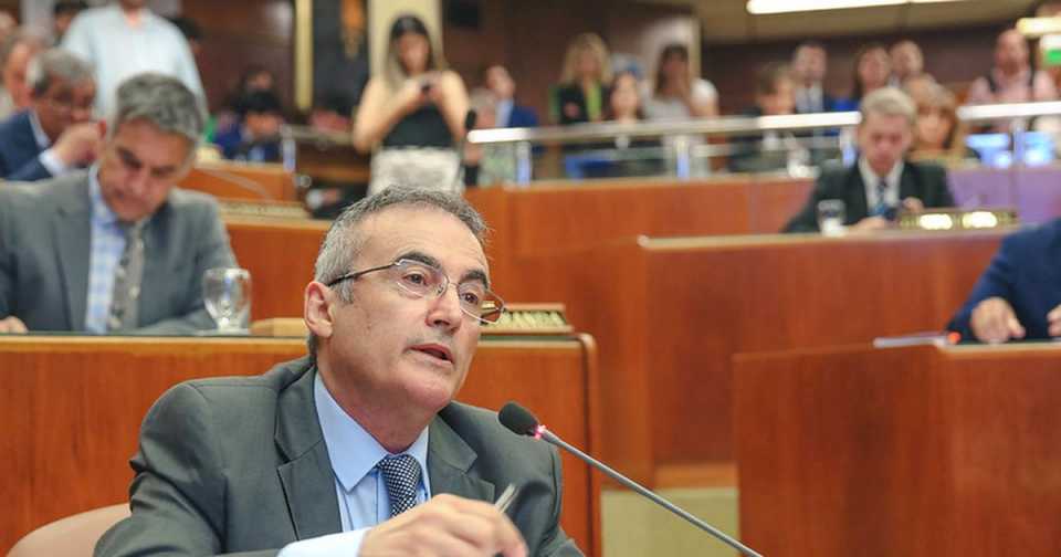 El mensaje de un gesto del diputado Patinella que sorprendió en la Cámara de Diputados