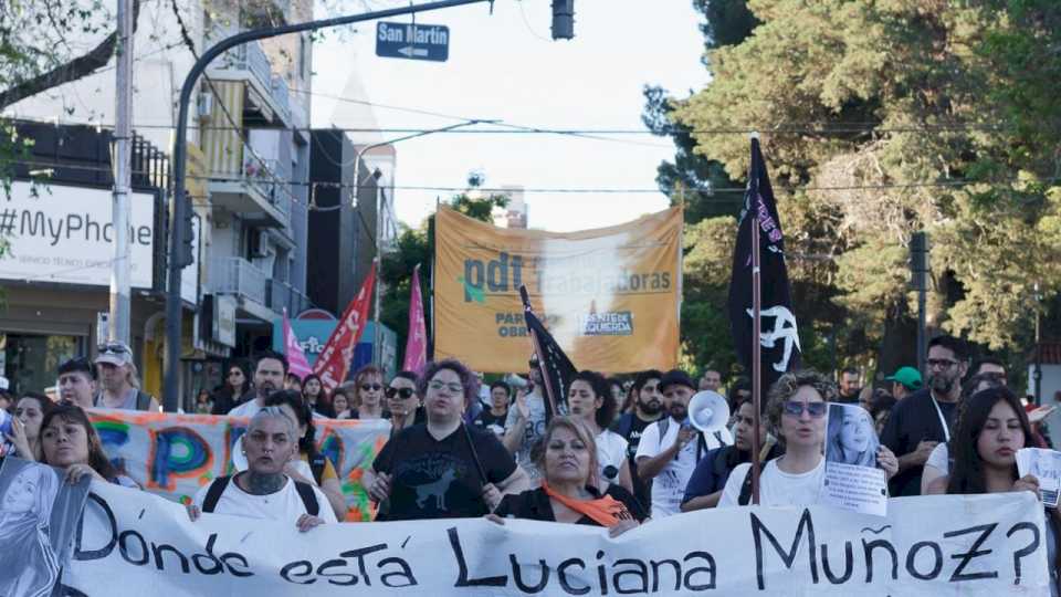 se-hizo-escuchar-el-pedido-de-aparicion-de-luciana-munoz-en-el-centro-de-neuquen