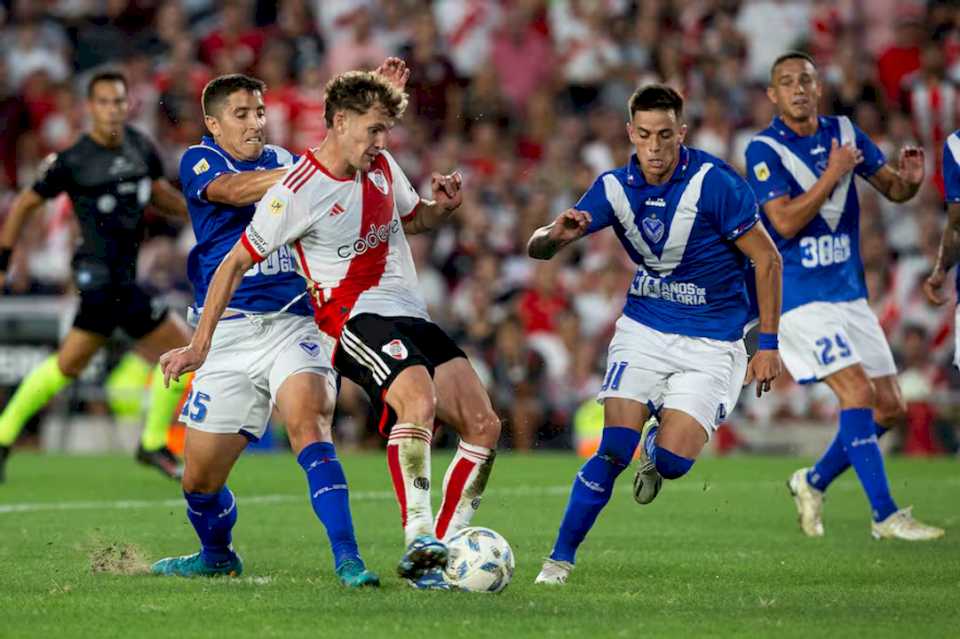 river-recibe-al-velez-puntero,-pensando-en-la-libertadores