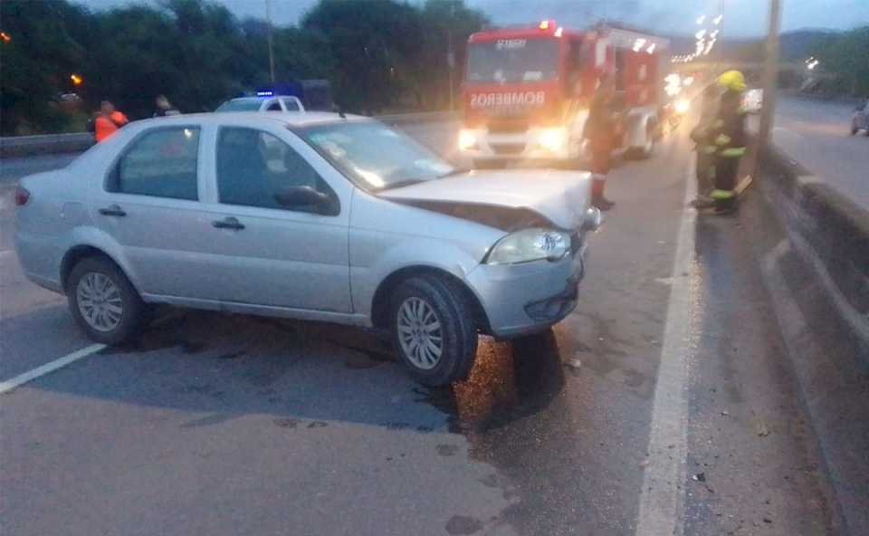 perdio-el-control-de-su-auto-y-termino-herido-en-avenida-savio