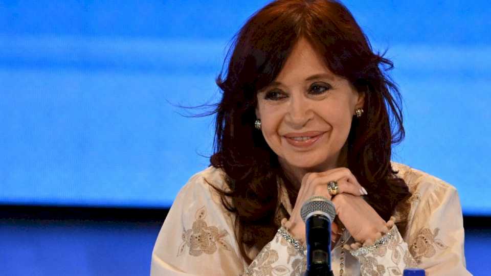 no-hubo-acuerdo-en-el-pj-y-cristina-fernandez-presento-su-lista-para-competir