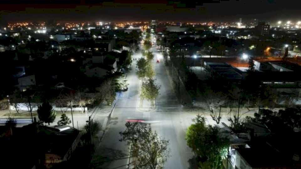 neuquen-avanza-con-la-instalacion-de-luminarias-led