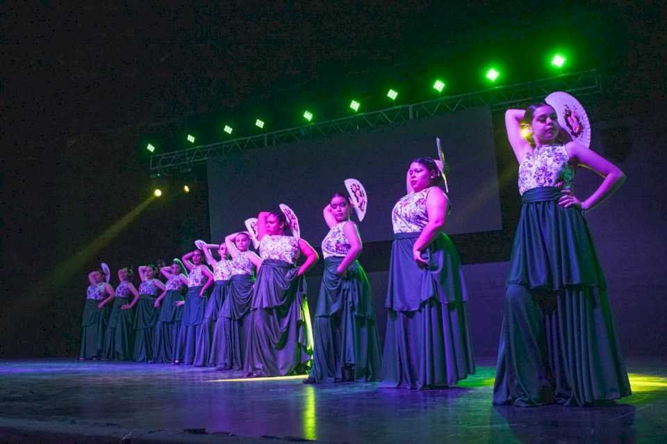 El 38º festival anual de la Escuela Municipal de Danzas Clásicas e Internacionales colmó el Domo