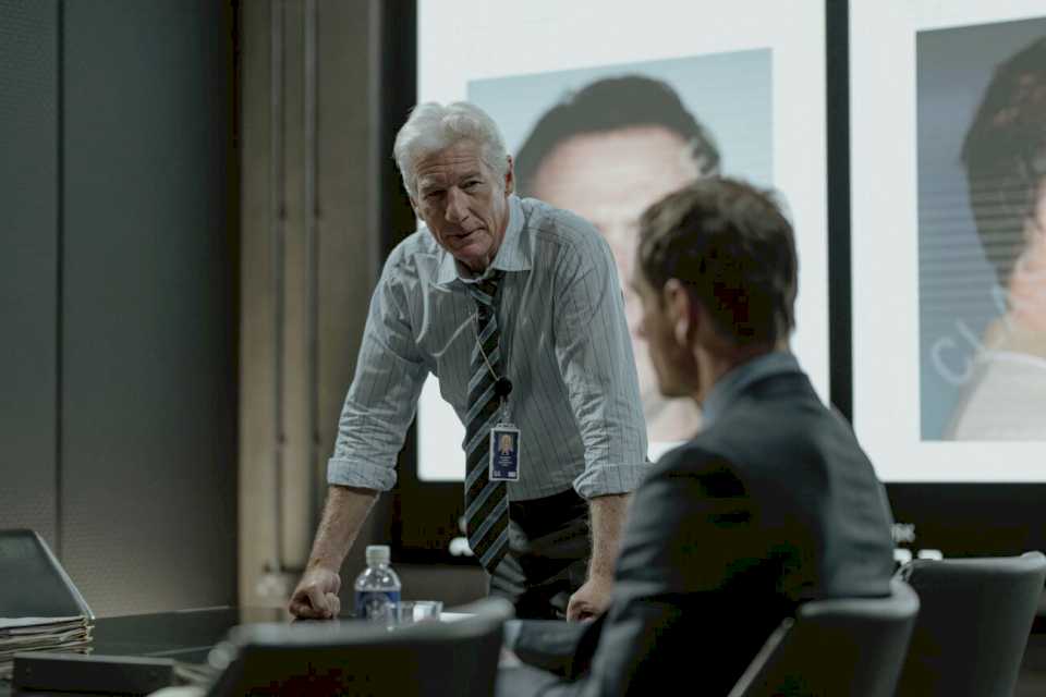 primeras-imagenes-de-the-agency,-thriller-politico-con-michael-fassbender-y-richard-gere