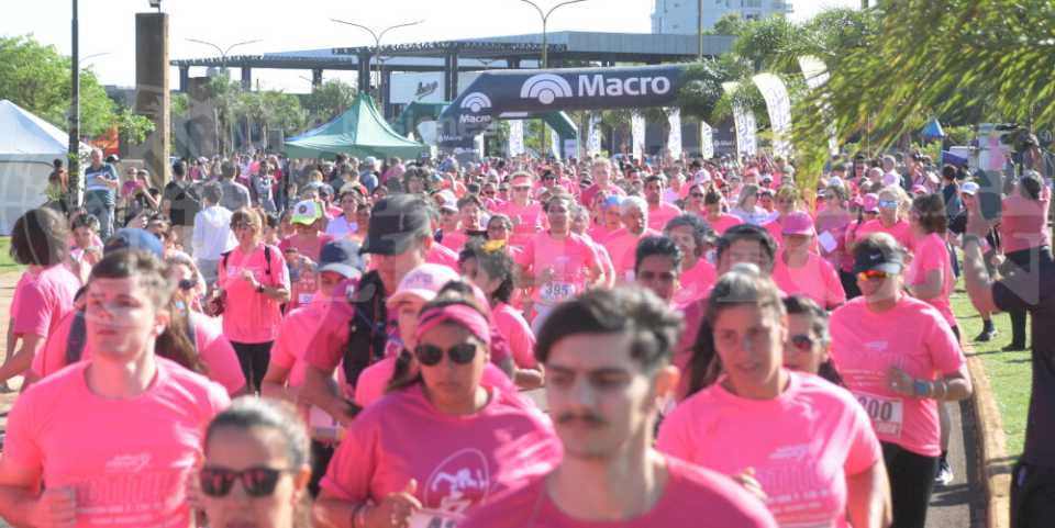 la-costanera-de-posadas-se-vistio-de-rosa-en-el-dia-mundial-del-cancer-de-mama:-mira-las-imagenes