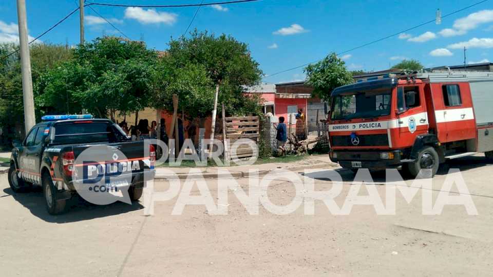 susto-en-barrio-la-catolica:-se-derrumbo-una-vivienda-y-la-familia-se-salvo