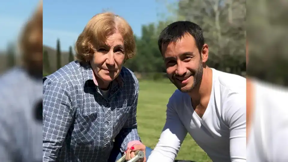 luciano-pereyra-les-regala-«mi-primer-amor»-su-cancion-dedicada-a-su-madre,-en-el-dia-de-la-todas.