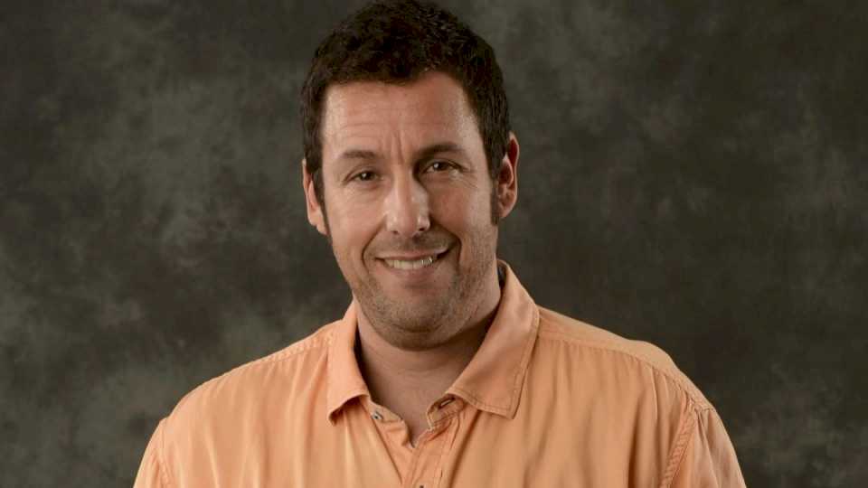 esta-en-max:-la-pelicula-mas-rara-de-adam-sandler-que-dura-90-minutos-y-te-hara-llorar-de-la-risa