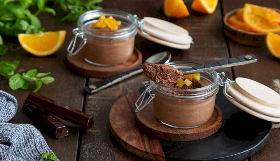 te-va-a-encantar:-mousse-de-chocolate-y-naranja-con-solo-2-ingredientes