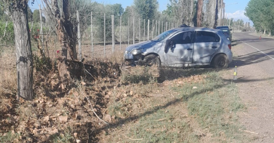 accidente-vial:-un-conductor-ebrio-choco-contra-un-poste-en-medrano-y-hay-dos-heridos