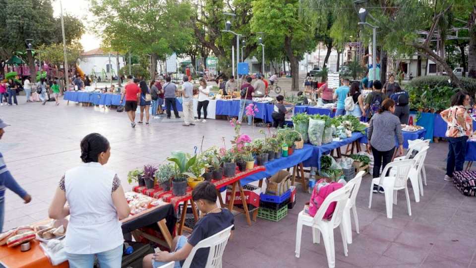 se-realizo-con-exito-la-feria-itinerante-por-el-“dia-de-la-madre”-en-la-banda