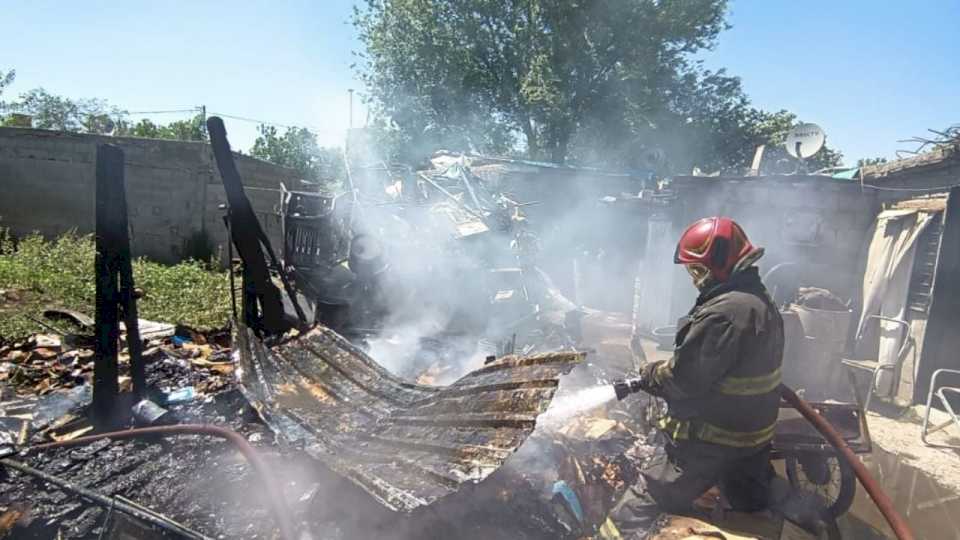 bomberos-sofocan-incendio-en-una-vivienda-en-cordoba:-no-hubo-heridos