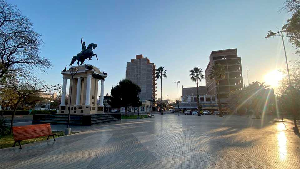 Un lunes caluroso y con posibles tormentas hacia la noche sobre Santiago del Estero