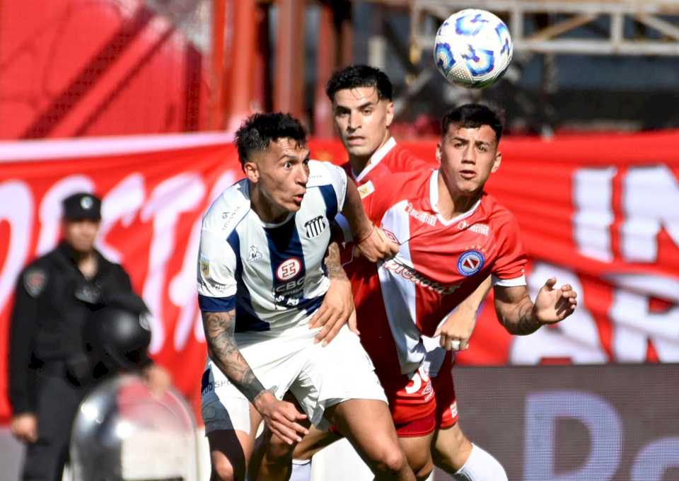 talleres-y-30-minutos-para-el-olvido:-la-cronica-del-0-3-ante-argentinos-juniors