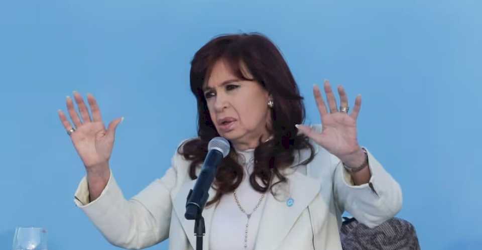 cristina-le-respondio-a-milei:-“como-no-tenes-la-mas-palida-idea-de-lo-que-es-la-gestion-del-estado-terminaste-pidiendole-ayuda-a-macri”