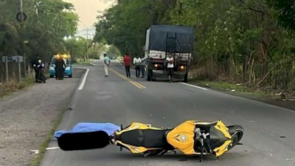 choque-fatal-entre-un-camion-y-una-moto-en-el-carmen:-hay-una-persona-fallecida