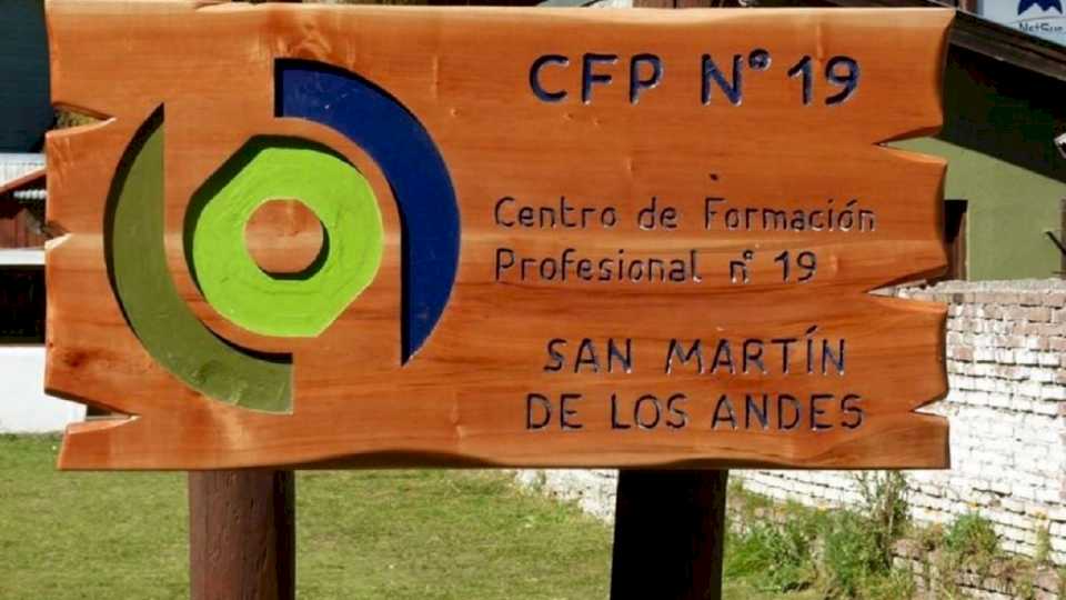 legisladora-de-uxp-quiere-conocer-el-estado-del-edificio-del-cfp-n°-19-de-san-martin-de-los-andes