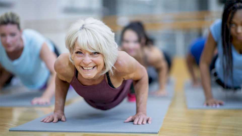 chau-al-gimnasio:-fortalece-el-cuerpo-y-la-salud-con-esta-sesion-de-gimnasia-de-apenas-15-minutos