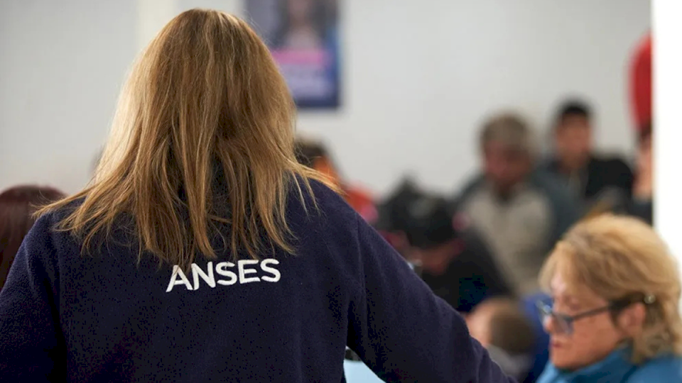 anses-y-una-brillante-noticia-con-triple-aumento-para-auh-y-aue-en-noviembre-2024