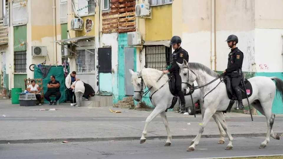 el-consumo-electrico-en-las-tres-mil-viviendas-desciende-un-40%-tras-las-redadas-de-la-policia