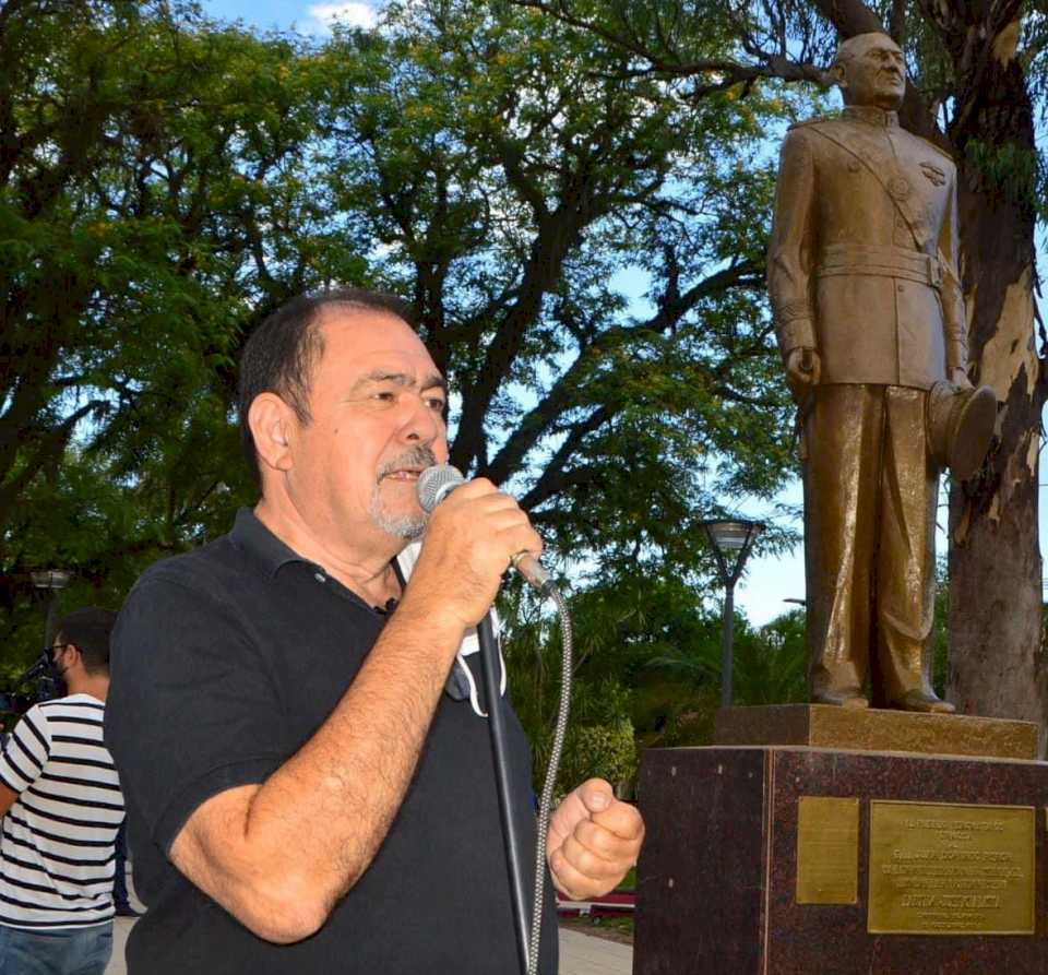 El ministro Ferreira homenajeó a Jorge Santander