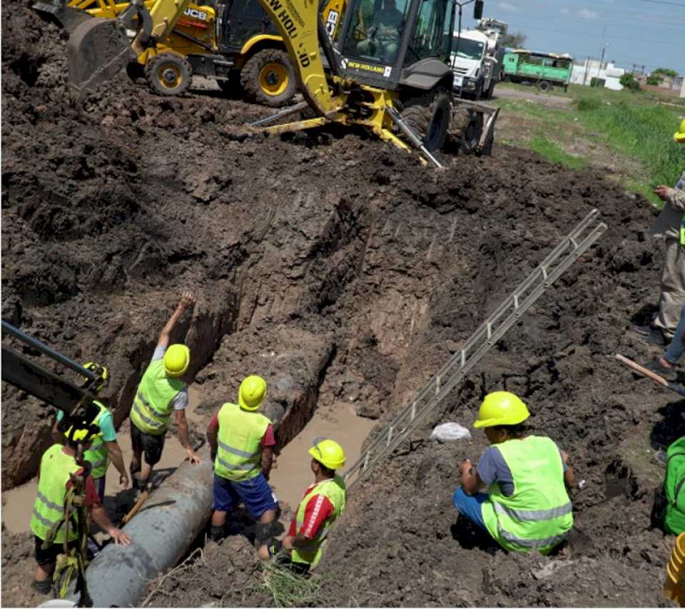 SAMEEP reparó cañería de impulsión de agua potable en la zona Sur de Resistencia, y restablece el servicio