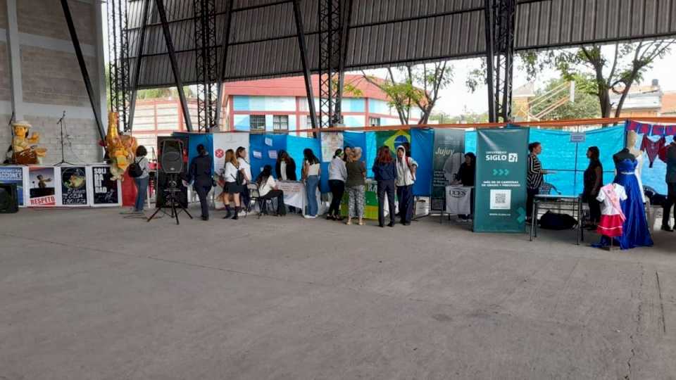 se-desarrolla-la-expo-carrera-2024-en-alto-comedero-con-mas-de-30-instituciones