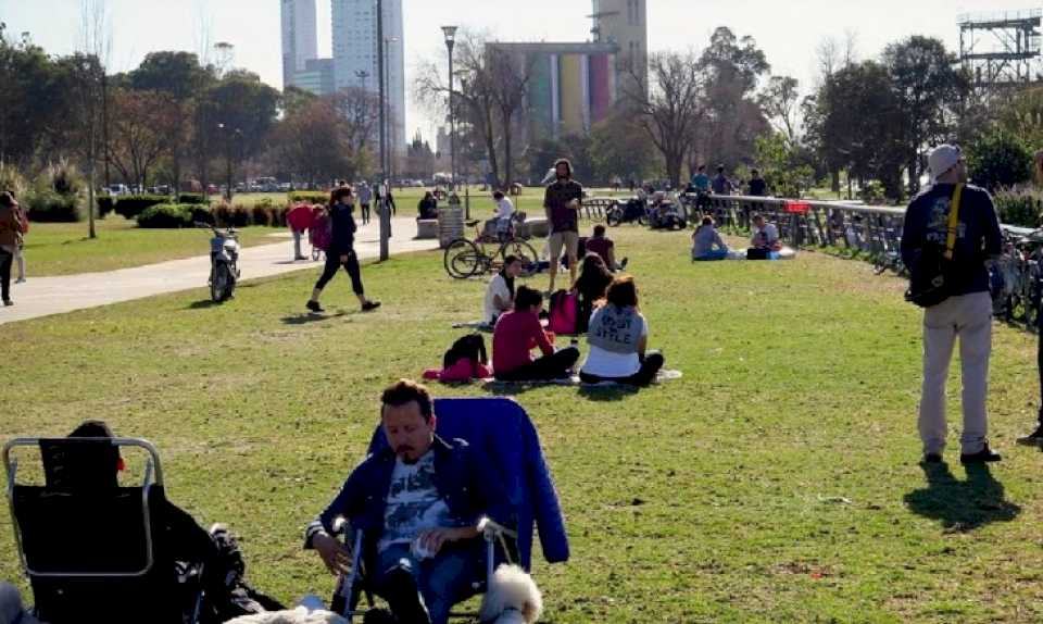 proyecto-en-marcha:-rosario-podria-establecer-un-punto-de-avistamiento-de-ovnis-en-su-costanera