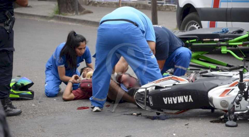 un-motociclista-resulto-herido-gravemente-tras-un-choque-en-pleno-centro