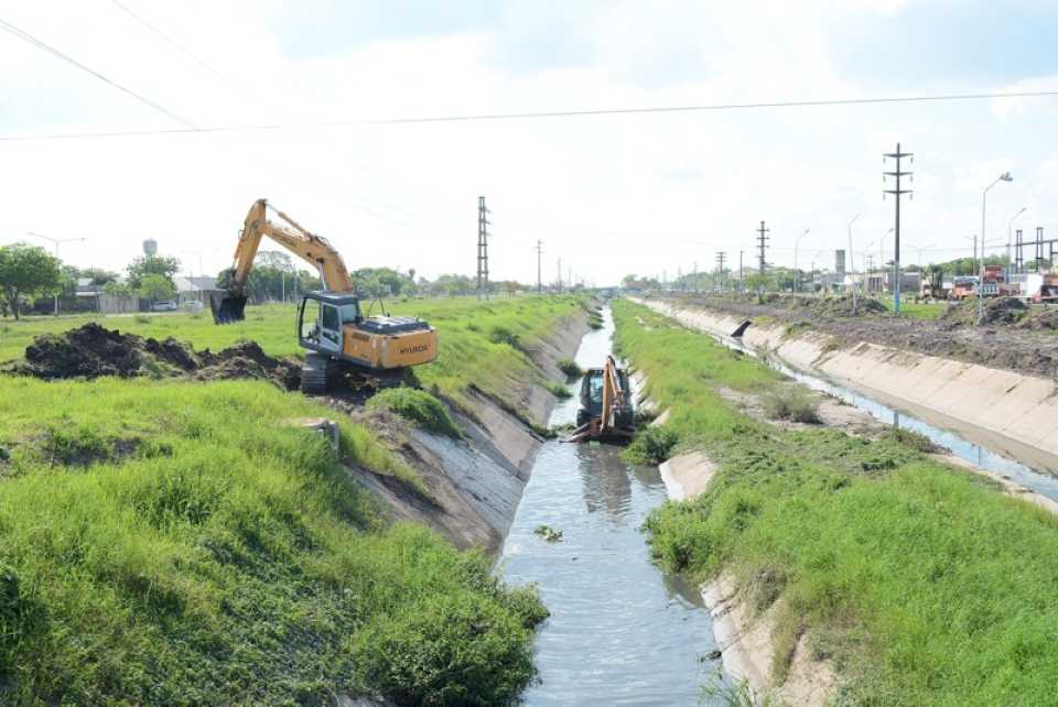 La Municipalidad realiza la limpieza del Canal de la Soberanía Nacional