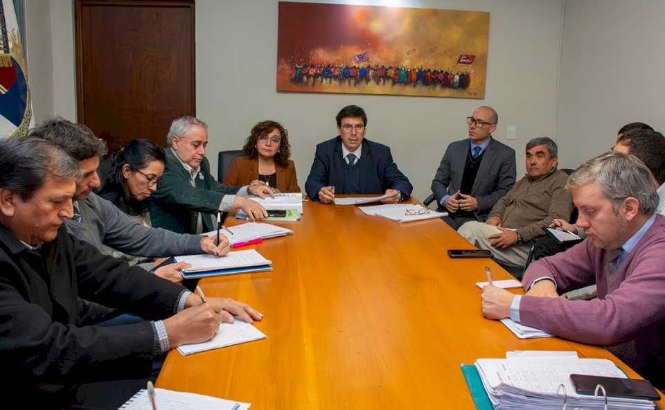 este-miercoles-se-reanudan-las-reuniones-paritarias-con-los-gremios-estatales-de-jujuy