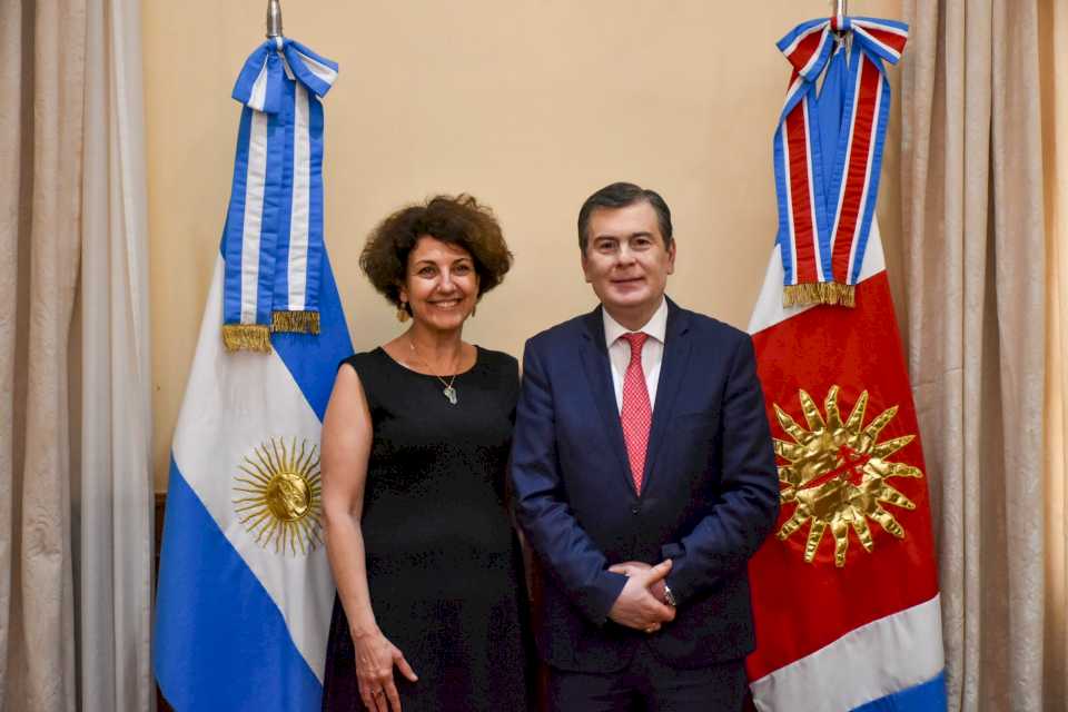 El gobernador recibió la visita de la agregada de cooperación universitaria del Institut Français D’Argentine