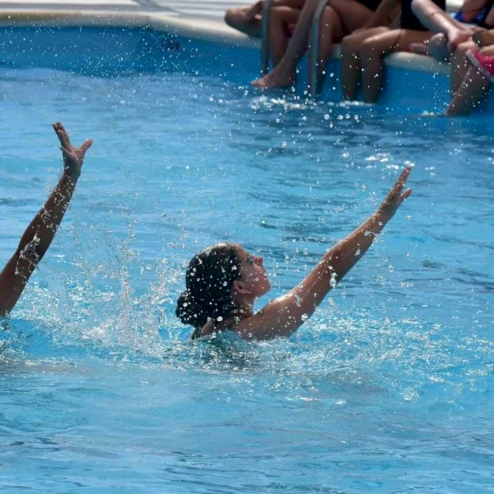 arte-en-el-agua:-la-cumbre-fue-sede-del-interprovincial-de-natacion-artistica