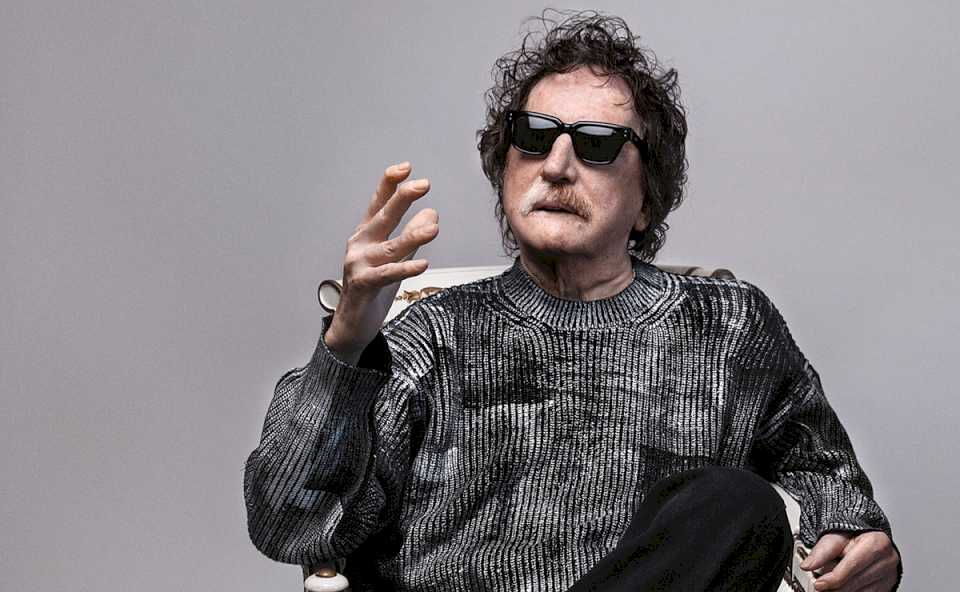 charly-garcia-cumple-73-anos:-el-nino-prodigio-que-encontro-su-destino-en-los-beatles