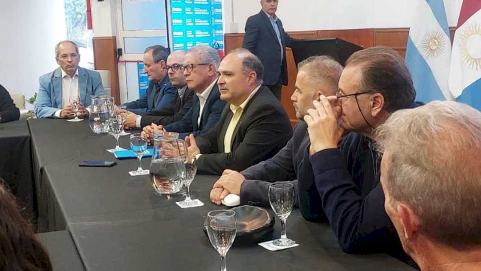 cordoba-y-catamarca-firmaron-un-convenio-para-el-agregado-de-valor-en-la-industria-del-litio