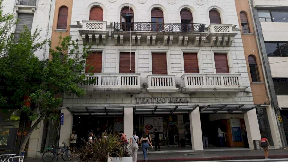 recorridos-nocturnos-en-el-teatro-real:-una-experiencia-unica