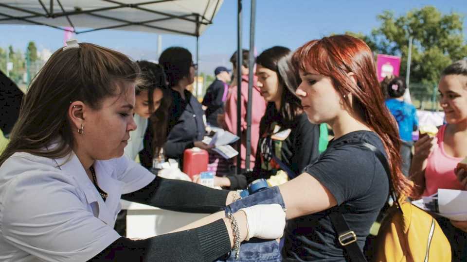 la-universidad-maza-realiza-una-campana-de-salud-en-guaymallen