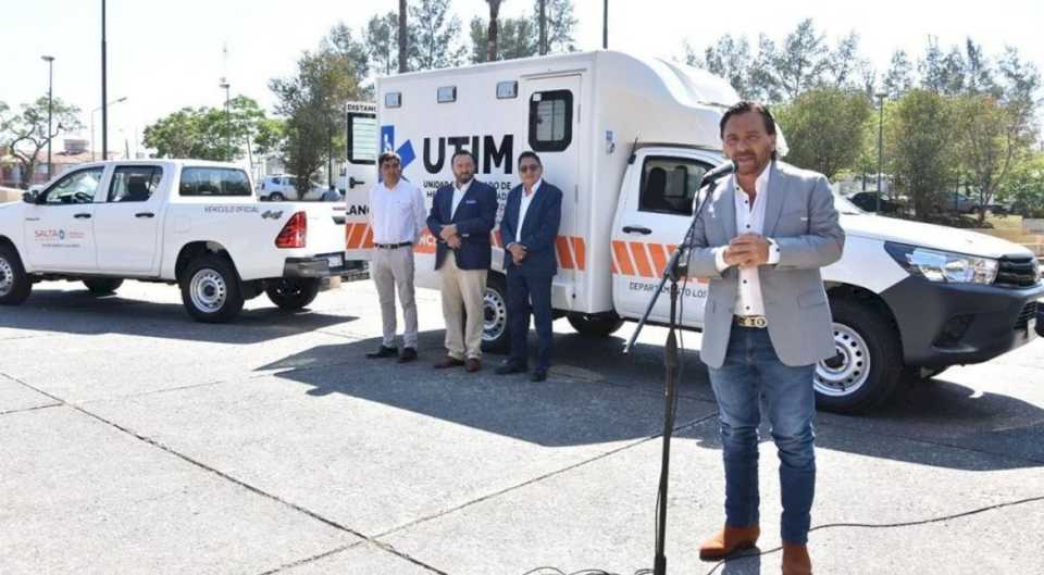 Entregaron una ambulancia y un patrullero al departamento Los Andes