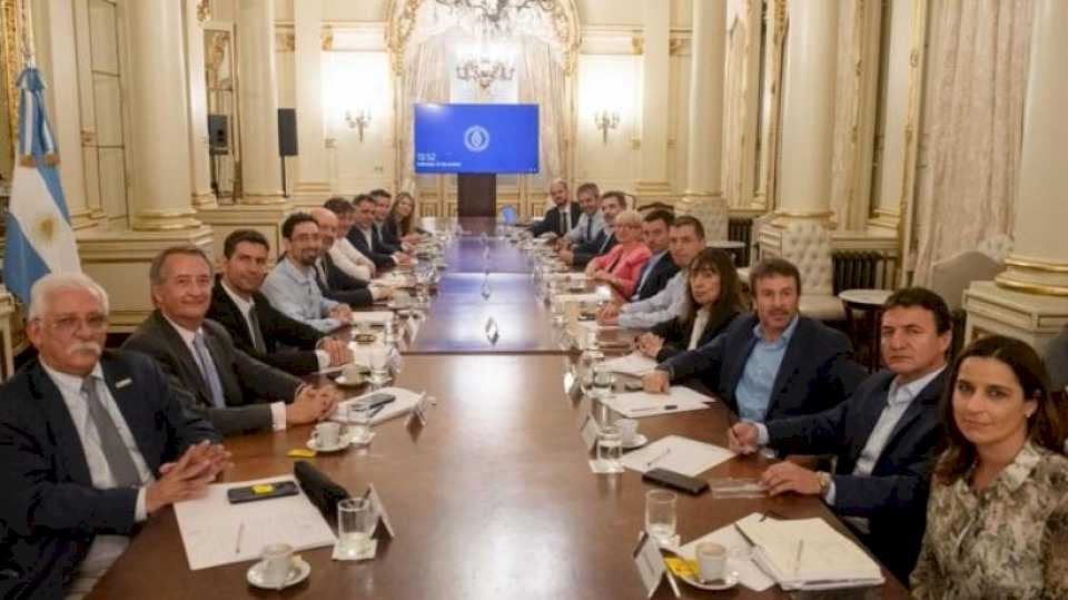 Una visita de diputados radicales a Casa Rosada, terminó por romper el bloque de la UCR