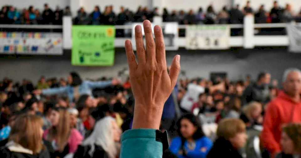 nueva-interna-en-aten-por-planillas-antes-de-las-asambleas-en-neuquen:-que-dijo-guagliardo