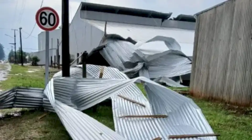 temporal-en-eldorado:-18-familias-afectadas-y-danos-en-un-aserradero