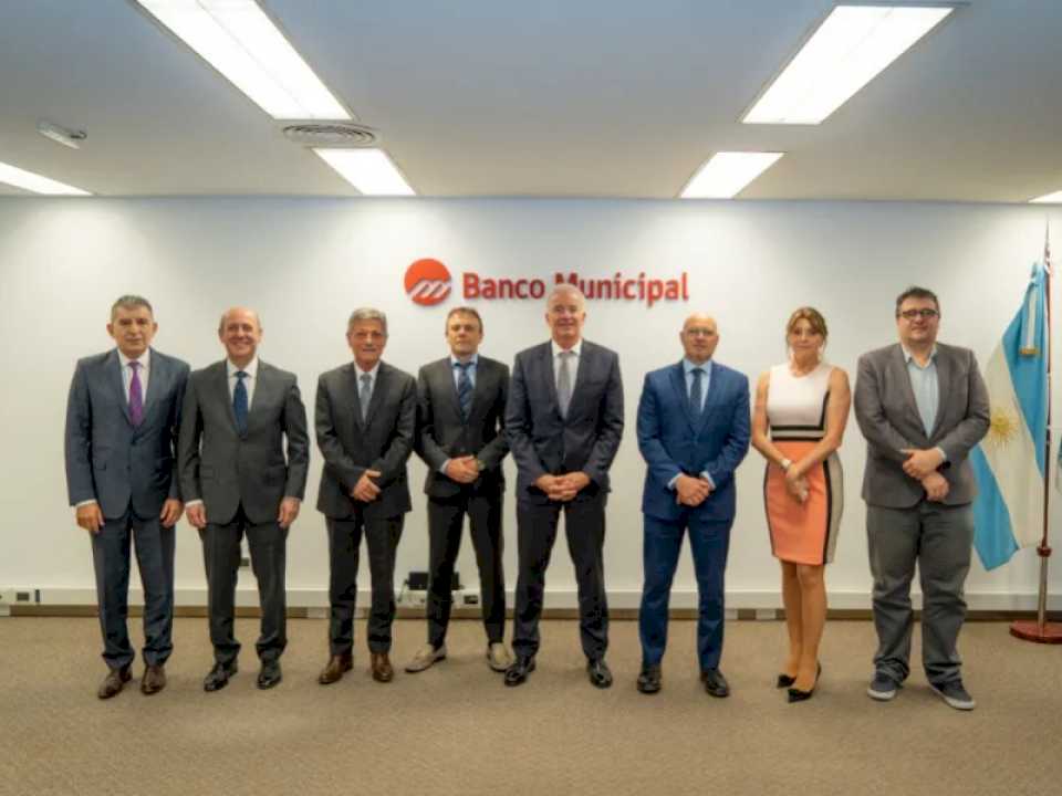 encuentro-entre-los-directorios-del-nuevo-banco-de-santa-fe-y-el-banco-municipal-de-rosario