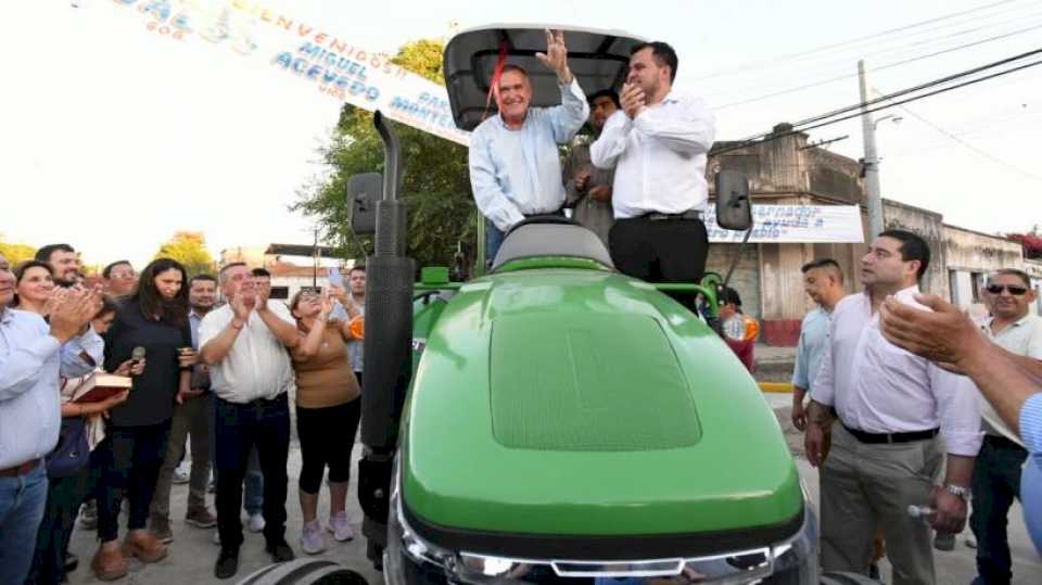 «En momentos de crisis, nosotros inauguramos obras»: Jaldo entregó viviendas y celebró con los vecinos en La Trinidad